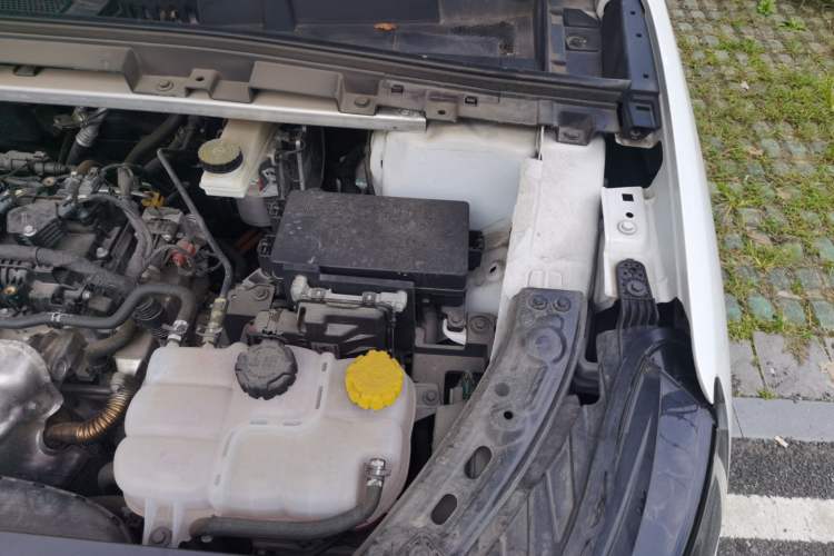 Used NETA L 2024 Extended-Range 310 Flash-Charge Edition Engine Bay Left
