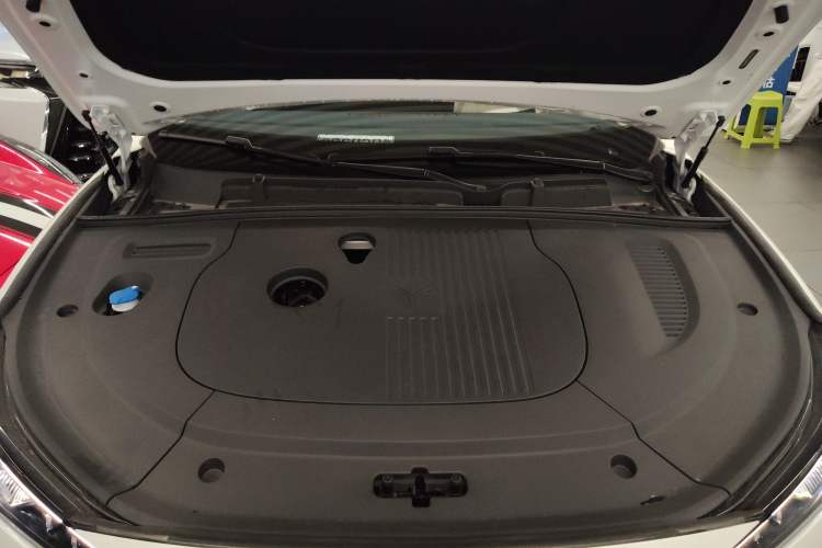 Used NETA L 2024 Extended-Range 310 Flash-Charge Red Edition Engine Bay
