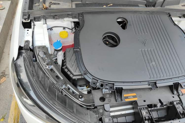 Used NETA L 2024 Extended-Range 310 Flash-Charge Red Edition Engine Bay Right
