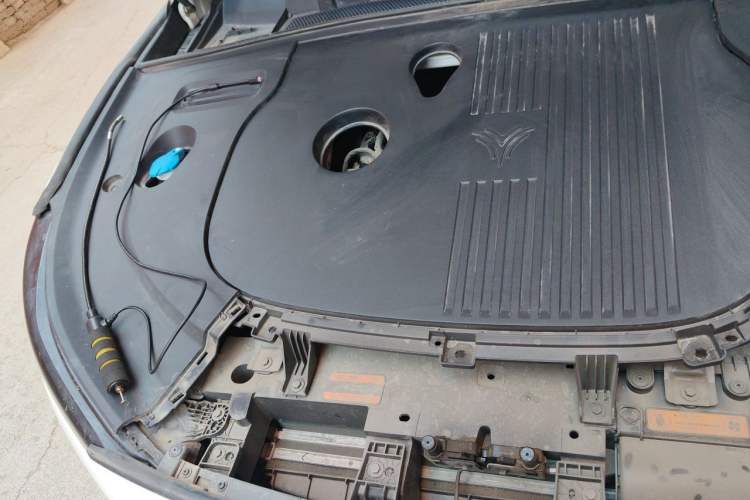 Used NETA L 2024 Extended-Range 310 Flash-Charge Red Edition Engine Bay Right