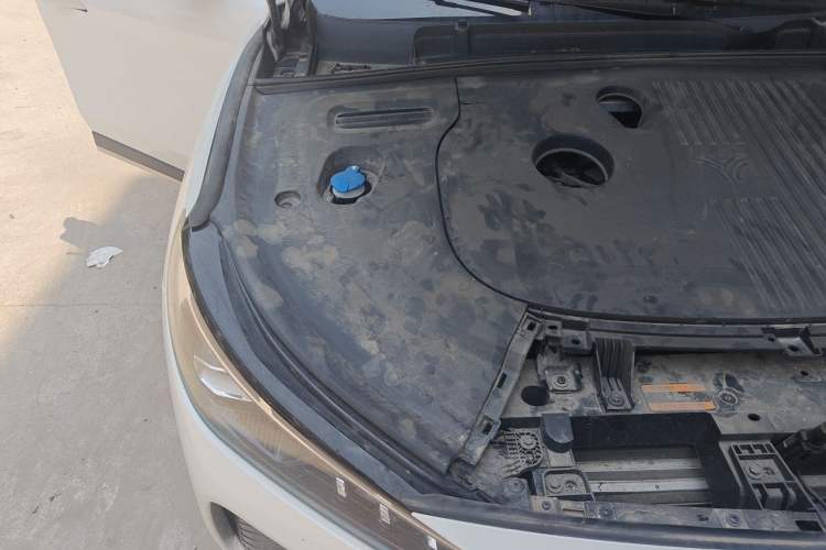 Used NETA L 2024 Extended-Range 310 Flash-Charge Red Edition Engine Bay Right