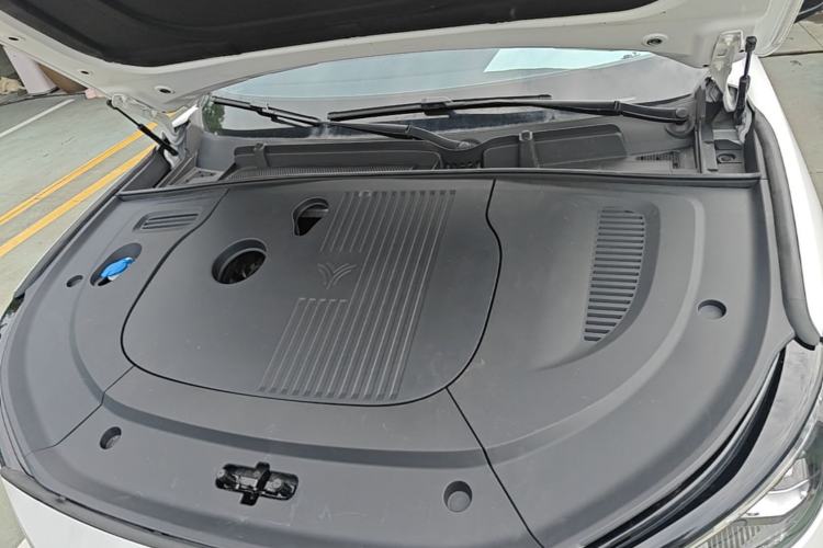 Used NETA L 2024 Extended-Range 310 Flash-Charge Red Edition Engine Bay