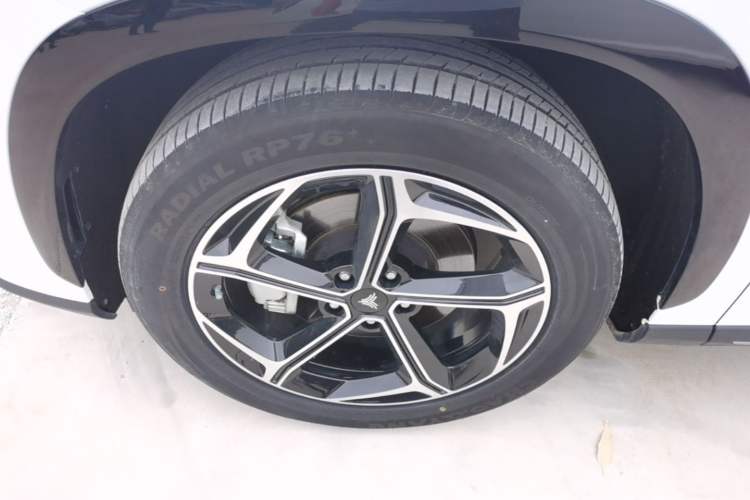 Used NETA L 2024 Extended-Range 310 Flash-Charge Red Edition Exterior 4