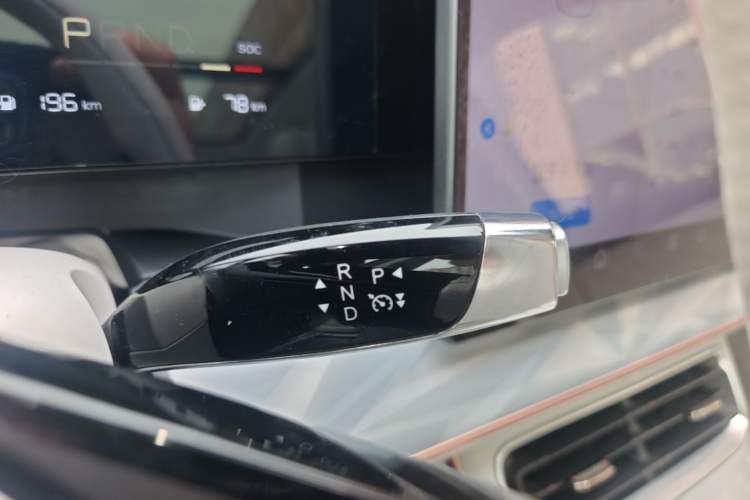 Used NETA L 2024 Extended-Range 310 Flash-Charge Red Edition Gear Lever