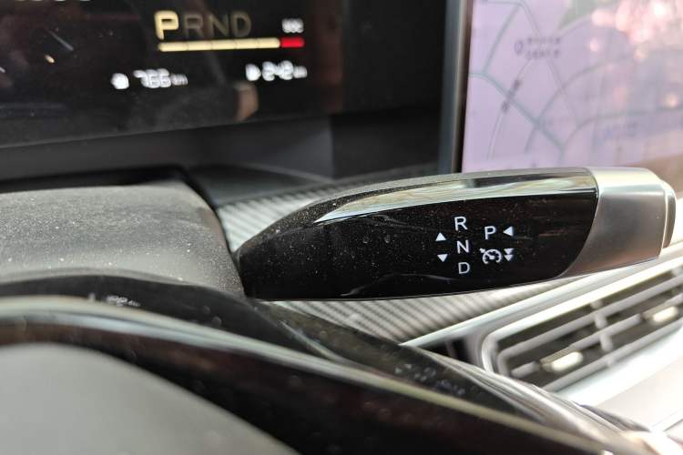 Used NETA L 2024 Extended-Range 310 Flash-Charge Red Edition Gear Lever
