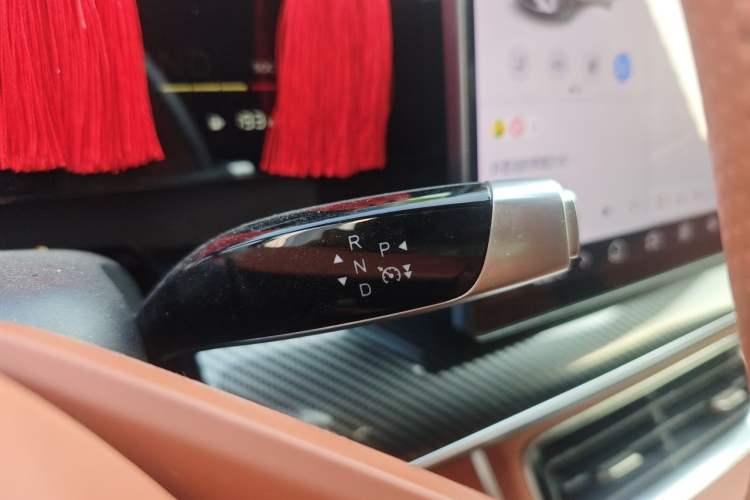 Used NETA L 2024 Extended-Range 310 Flash-Charge Red Edition Gear Lever