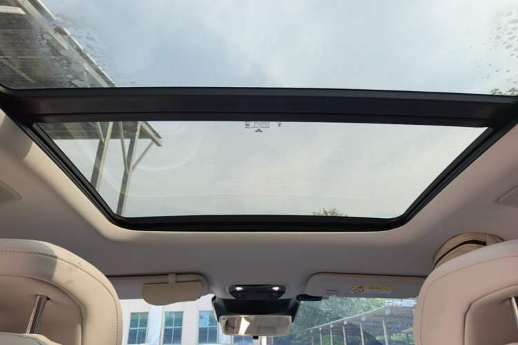 Used NETA L 2024 Extended-Range 310 Flash-Charge Red Edition Headliner