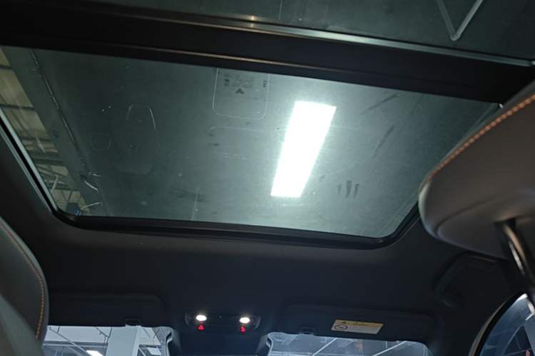 Used NETA L 2024 Extended-Range 310 Flash-Charge Red Edition Headliner