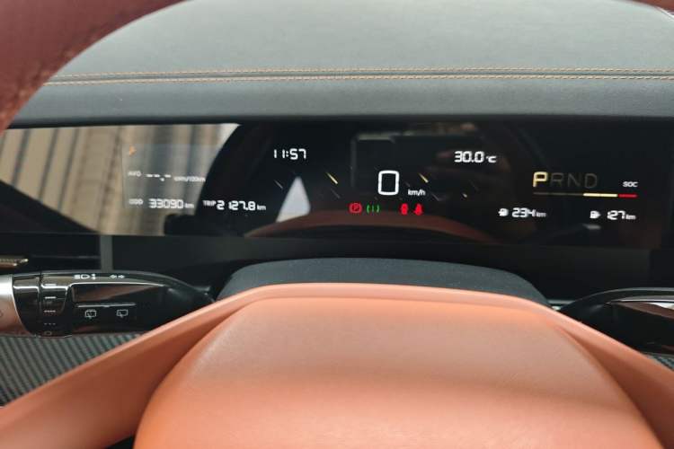 Used NETA L 2024 Extended-Range 310 Flash-Charge Red Edition Instrument Cluster