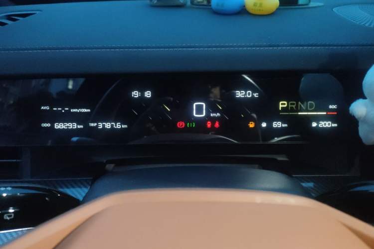 Used NETA L 2024 Extended-Range 310 Flash-Charge Red Edition Instrument Cluster