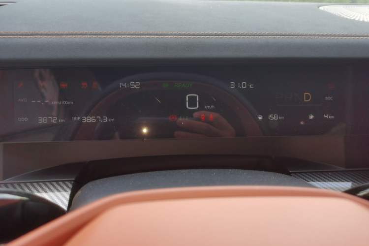 Used NETA L 2024 Extended-Range 310 Flash-Charge Red Edition Instrument Cluster
