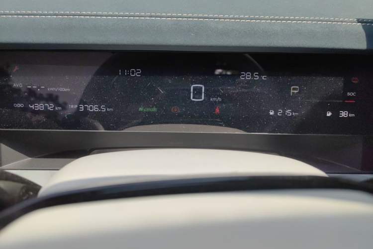 Used NETA L 2024 Extended-Range 310 Flash-Charge Red Edition Instrument Cluster