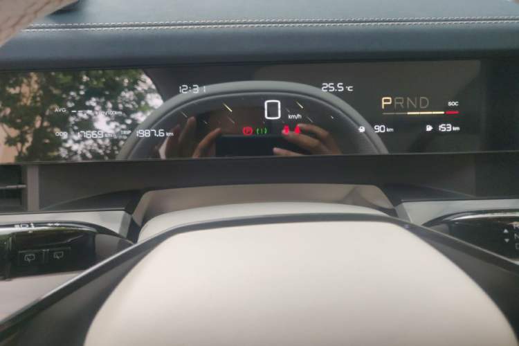 Used NETA L 2024 Extended-Range 310 Flash-Charge Red Edition Instrument Cluster