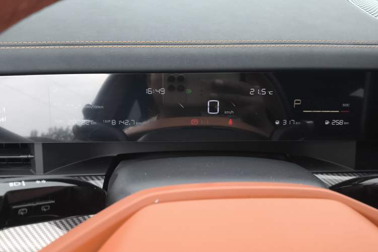 Used NETA L 2024 Extended-Range 310 Flash-Charge Red Edition Instrument Cluster