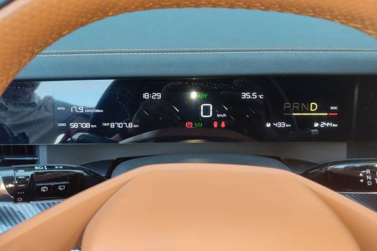 Used NETA L 2024 Extended-Range 310 Flash-Charge Red Edition Instrument Cluster