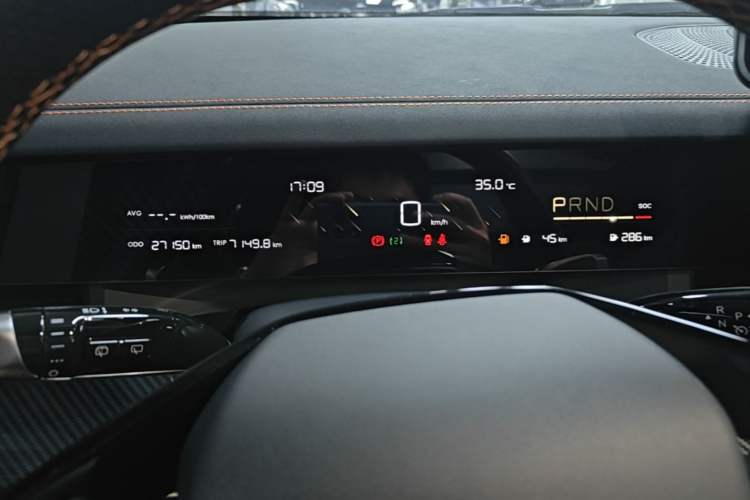 Used NETA L 2024 Extended-Range 310 Flash-Charge Red Edition Instrument Cluster