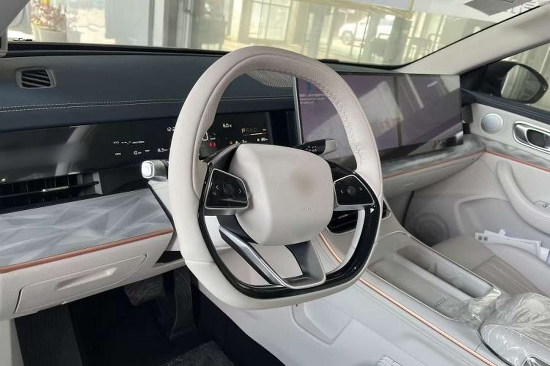 Used NETA L 2024 Extended-Range 310 Flash-Charge Red Edition Interior 1
