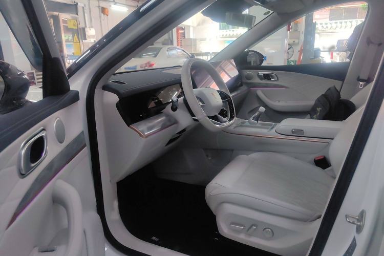Used NETA L 2024 Extended-Range 310 Flash-Charge Red Edition Interior 3