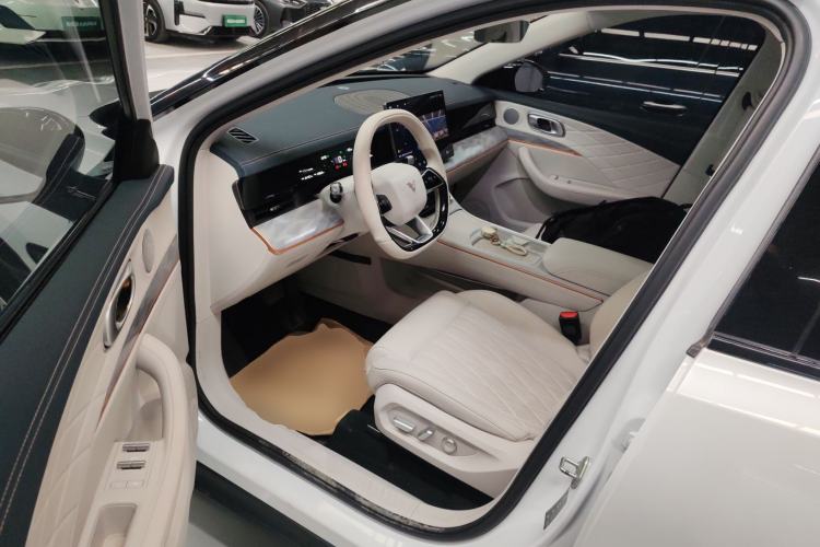 Used NETA L 2024 Extended-Range 310 Flash Charge PRO Edition Interior 3