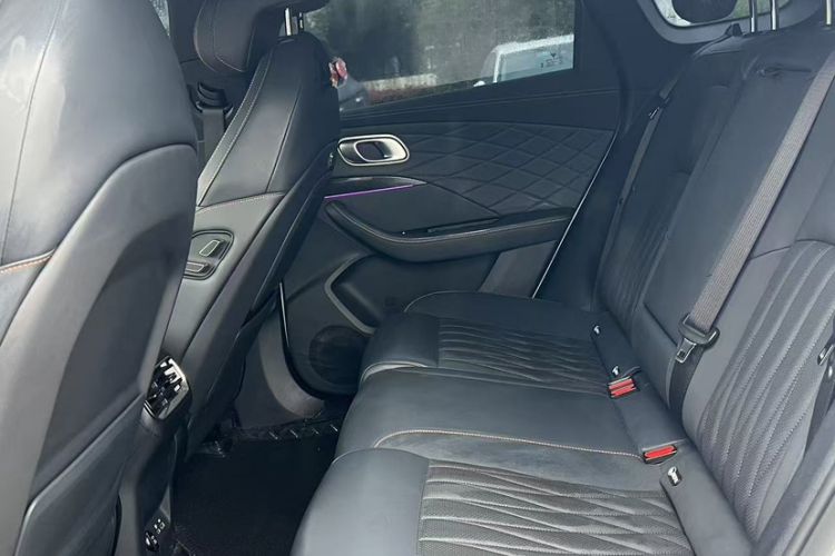 Used NETA L 2024 Extended-Range 310 Flash-Charge Red Edition Interior 3