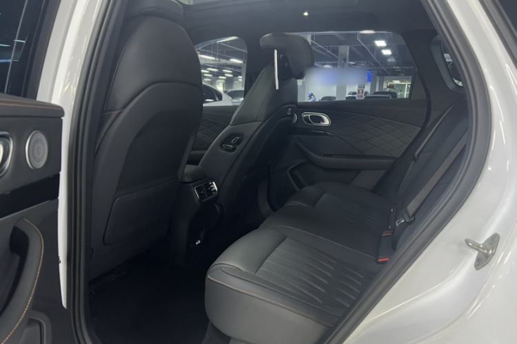 Used NETA L 2024 Extended-Range 310 Flash-Charge Red Edition Interior 3