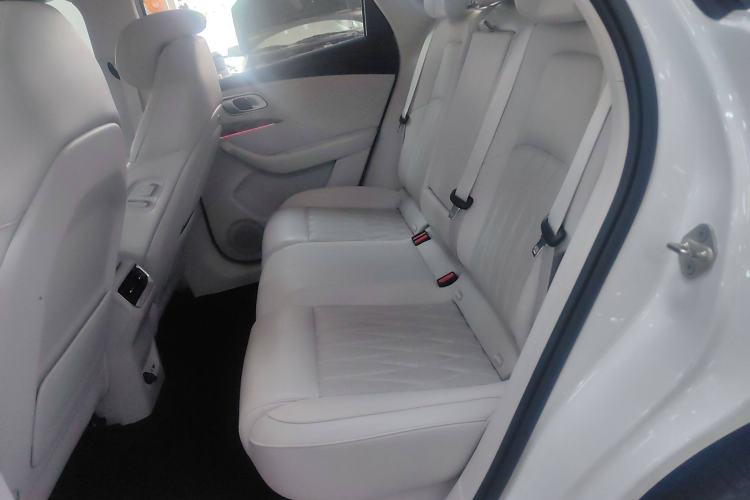 Used NETA L 2024 Extended-Range 310 Flash-Charge Red Edition Interior 4