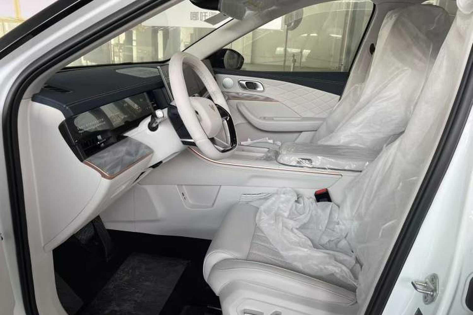 Used NETA L 2024 Extended-Range 310 Flash-Charge Red Edition Interior 4