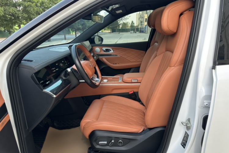 Used NETA L 2024 Extended-Range 310 Flash-Charge Red Edition Interior 5