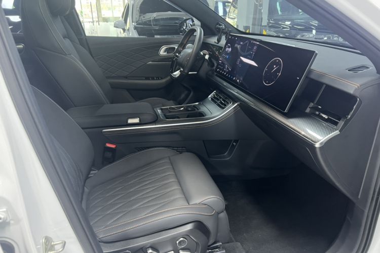 Used NETA L 2024 Extended-Range 310 Flash-Charge Red Edition Interior 5