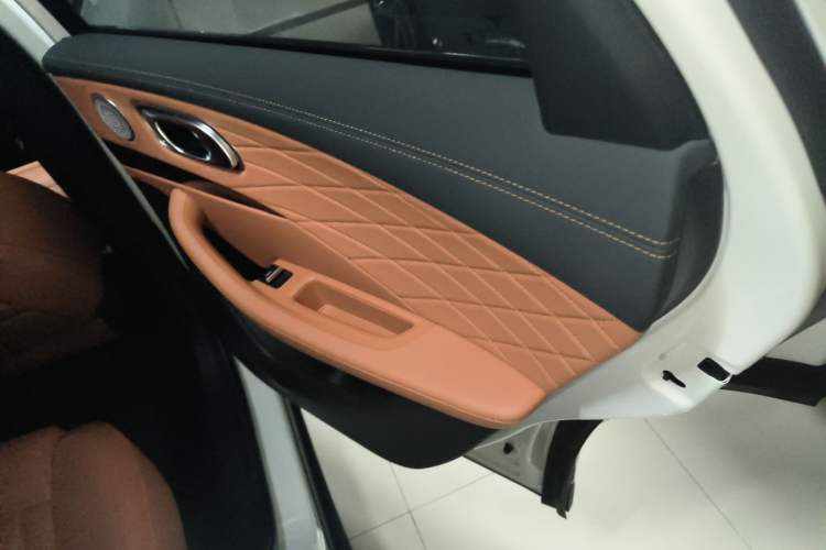 Used NETA L 2024 Extended-Range 220 Flash-Charge Edition Interior 6