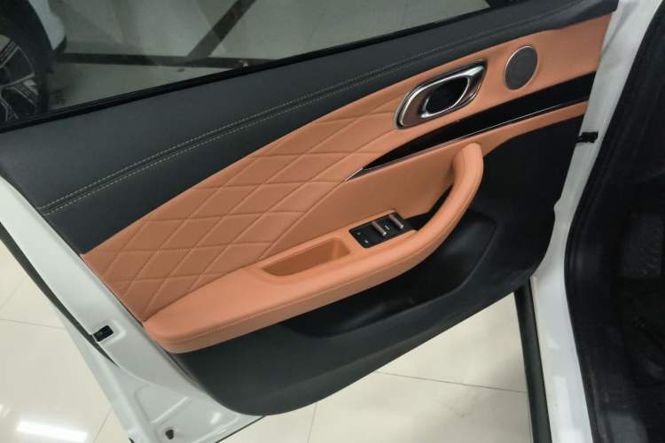 Used NETA L 2024 Extended-Range 220 Flash-Charge Edition Interior 7