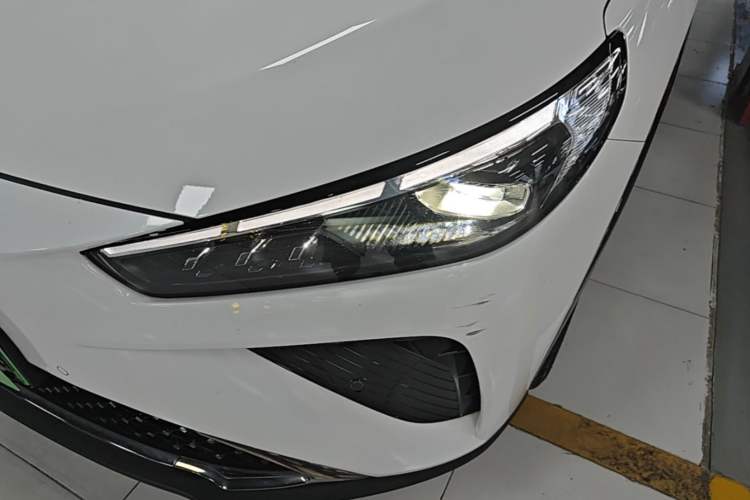 Used NETA L 2024 Extended-Range 310 Flash-Charge Red Edition Left Front Headlight