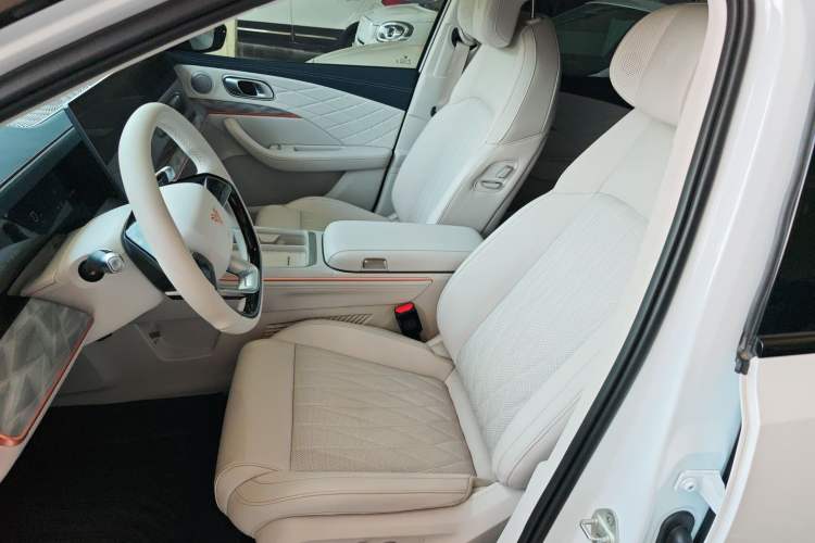 Used NETA L 2024 Extended-Range 310 Flash-Charge Red Edition Left Front Seat