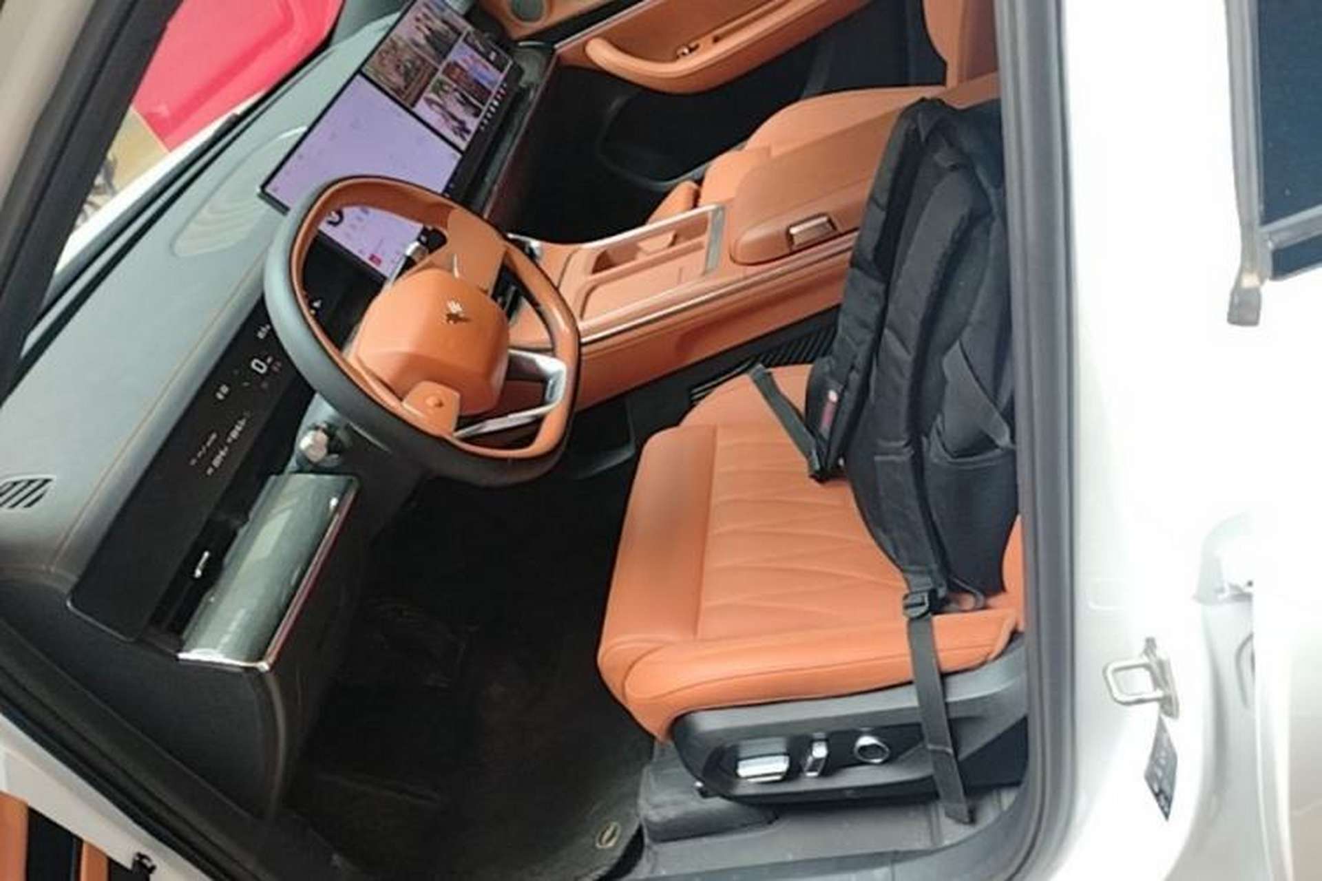 Used NETA L 2024 Extended-Range 310 Flash-Charge Red Edition Left Front Seat