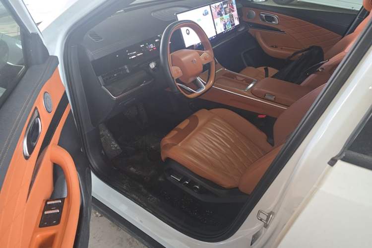 Used NETA L 2024 Extended-Range 220 Flash-Charge Edition Left Front Seat