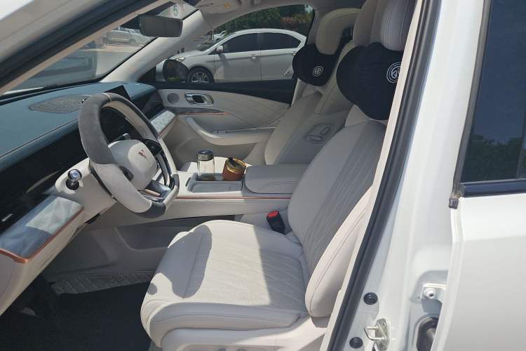 Used NETA L 2024 Extended-Range 310 Flash Charge PRO Edition Left Front Seat