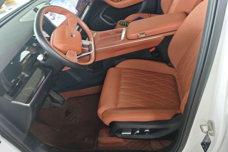 Used NETA L 2024 Extended-Range 310 Flash-Charge Red Edition Left Front Seat