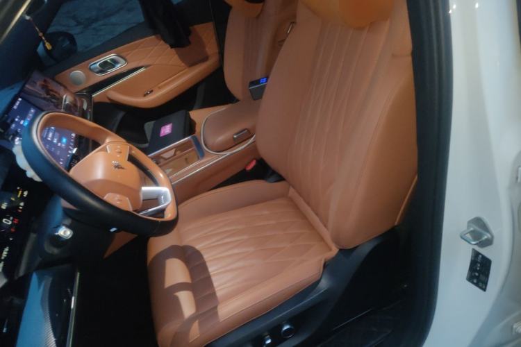 Used NETA L 2024 Extended-Range 310 Flash-Charge Red Edition Left Front Seat