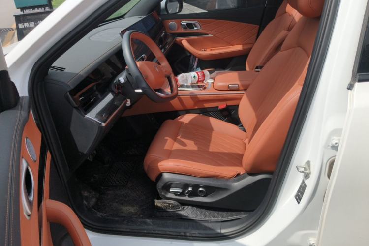 Used NETA L 2024 Extended-Range 310 Flash-Charge Red Edition Left Front Seat