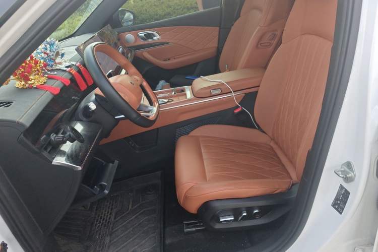 Used NETA L 2024 Extended-Range 310 Flash-Charge Red Edition Left Front Seat