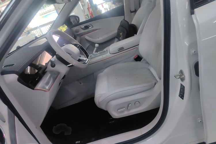 Used NETA L 2024 Extended-Range 310 Flash-Charge Red Edition Left Front Seat
