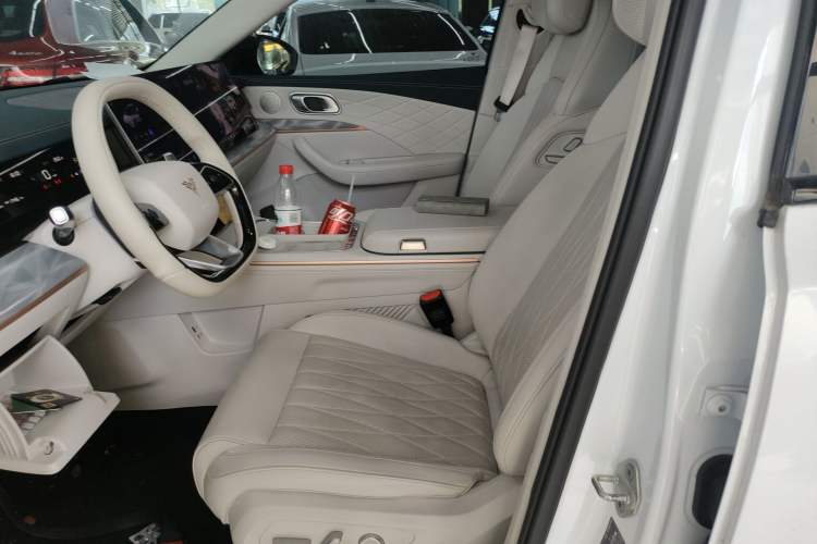 Used NETA L 2024 Extended-Range 310 Flash Charge PRO Edition Left Front Seat