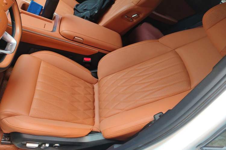 Used NETA L 2024 Extended-Range 310 Flash-Charge Red Edition Left Front Seat