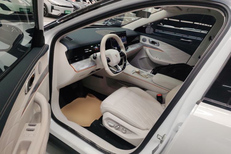 Used NETA L 2024 Extended-Range 310 Flash Charge PRO Edition Left Front Seat