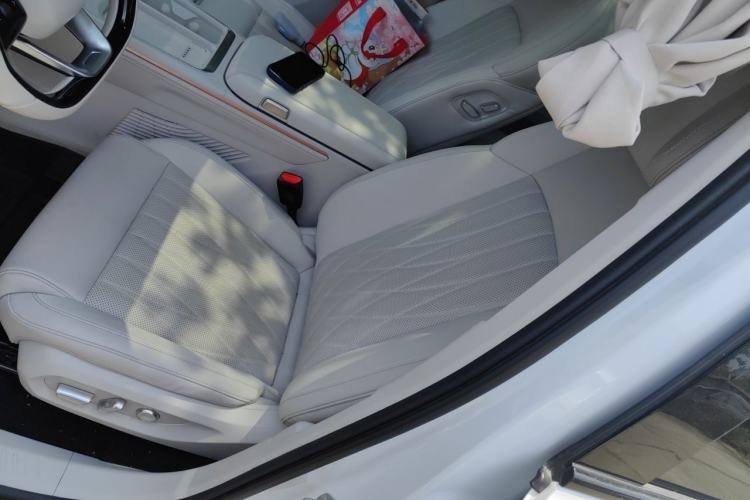 Used NETA L 2024 Extended-Range 310 Flash-Charge Red Edition Left Front Seat