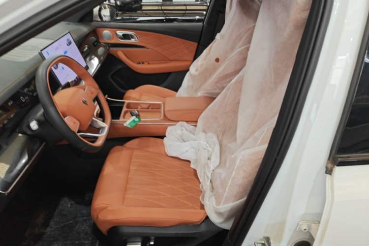 Used NETA L 2024 Extended-Range 310 Flash-Charge Edition Left Front Seat