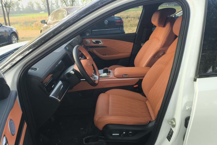Used NETA L 2024 Extended-Range 310 Flash-Charge Red Edition Left Front Seat
