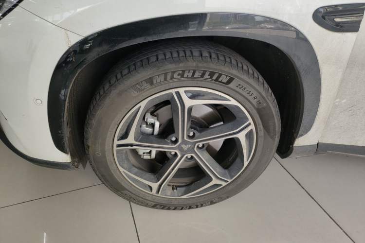 Used NETA L 2024 Extended-Range 310 Flash Charge PRO Edition Left Front Wheel Hub