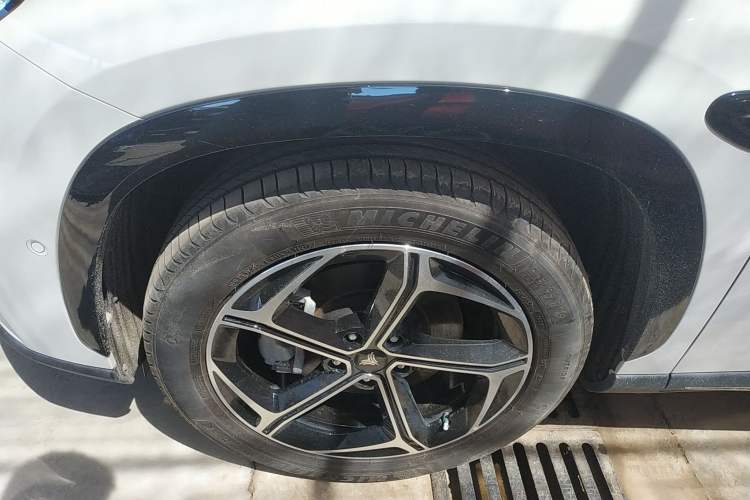 Used NETA L 2024 Extended-Range 220 PRO+ Family Package Left Front Wheel Hub