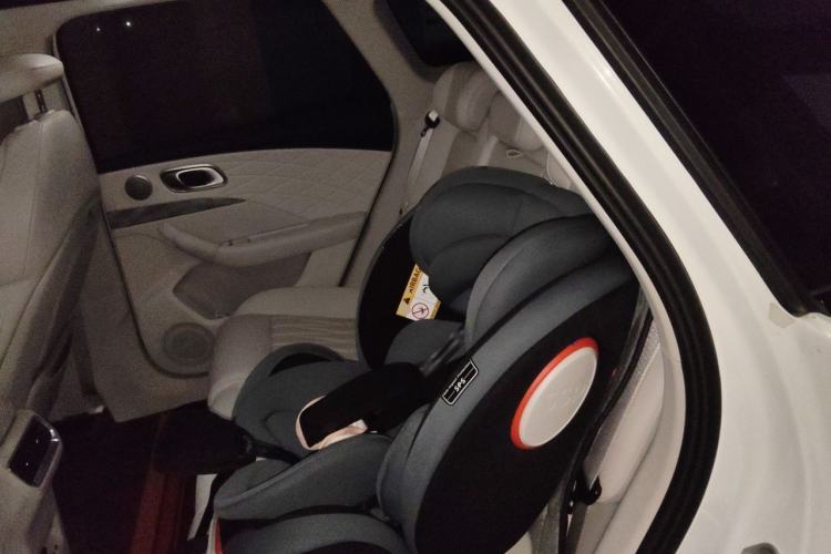 Used NETA L 2024 Extended-Range 310 Flash-Charge Red Edition Left Rear Seat
